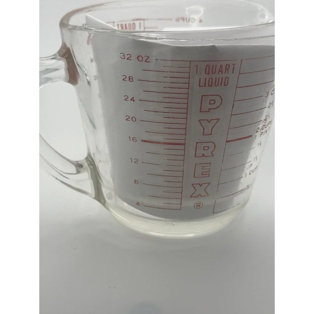 Vintage PYREX #532 1 Quart Measuring Cup Red Lettering Photographic Use D Handle